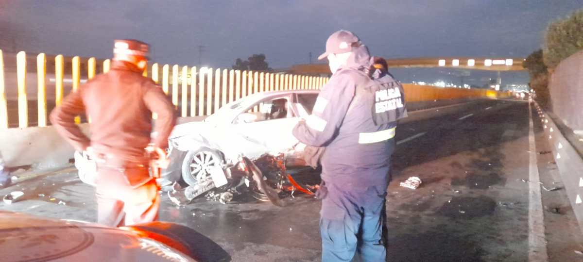 Choc Contra Motociclista Y Luego Se Impact En El Muro De La Autopista